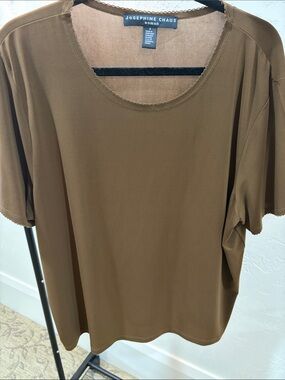 Josephine Chaus Brown Short-Sleeve Scoop Neck Tee